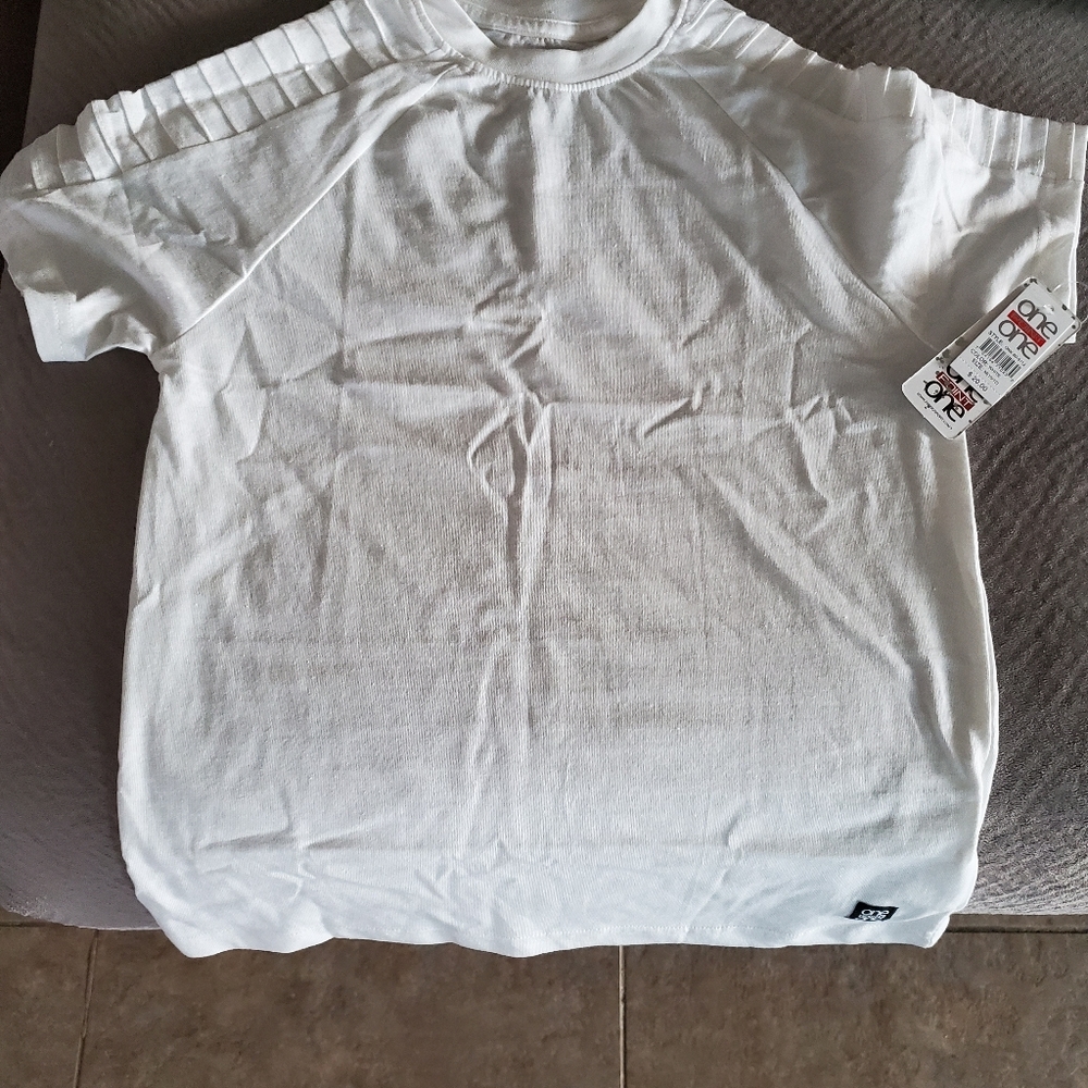 White ribbed sleeve shirt